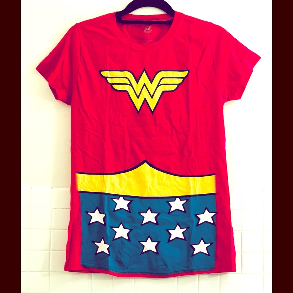 Wonder Woman XL shirt